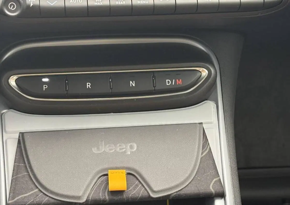 Jeep Avenger 1.2 turbo e-hybrid mhev The North Face 4xe 145cv edct6 (9)