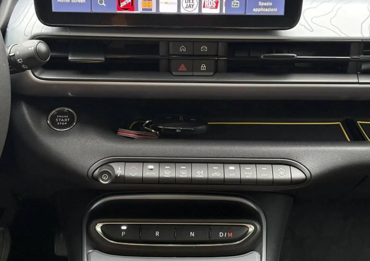 Jeep Avenger 1.2 turbo e-hybrid mhev The North Face 4xe 145cv edct6 (11)