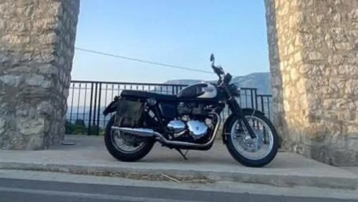 Triumph Bonneville T100 (2008 - 16)  (2)