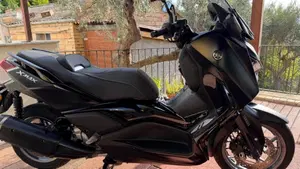 Yamaha X-Max 300 Tech Max (2021 - 24)  (2)