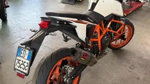 KTM 690 Duke R (2010 - 15)  (2)