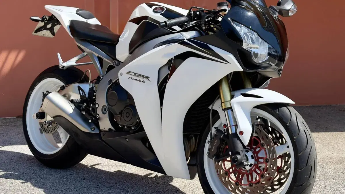 Honda CBR 1000 RR Fireblade (2008 - 11)  (2)