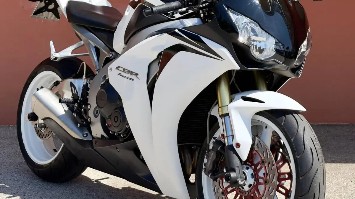 Honda CBR 1000 RR Fireblade (2008 - 11)  (4)