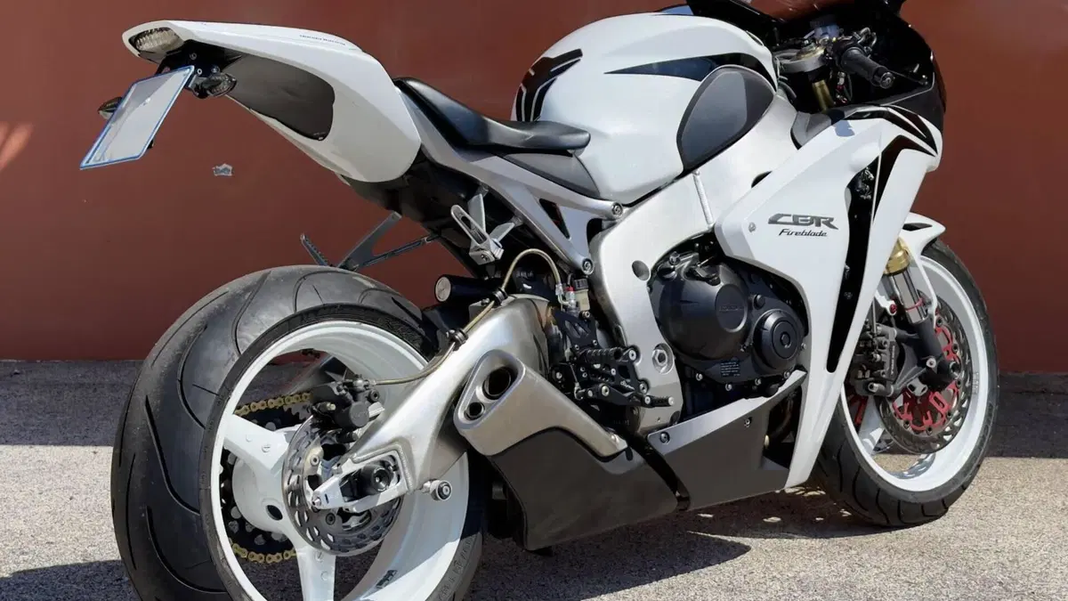 Honda CBR 1000 RR Fireblade (2008 - 11)  (5)