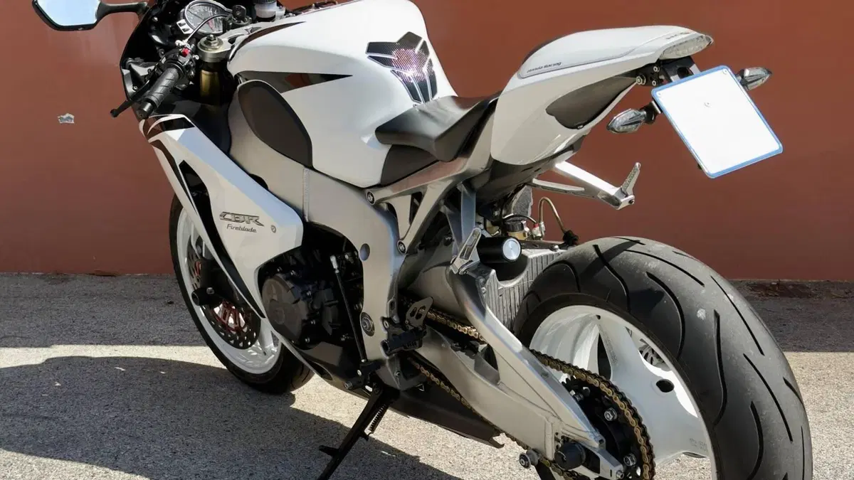 Honda CBR 1000 RR Fireblade (2008 - 11)  (7)