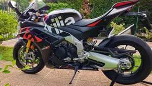 Aprilia RSV4 1100 Factory (2021 - 24)  (2)
