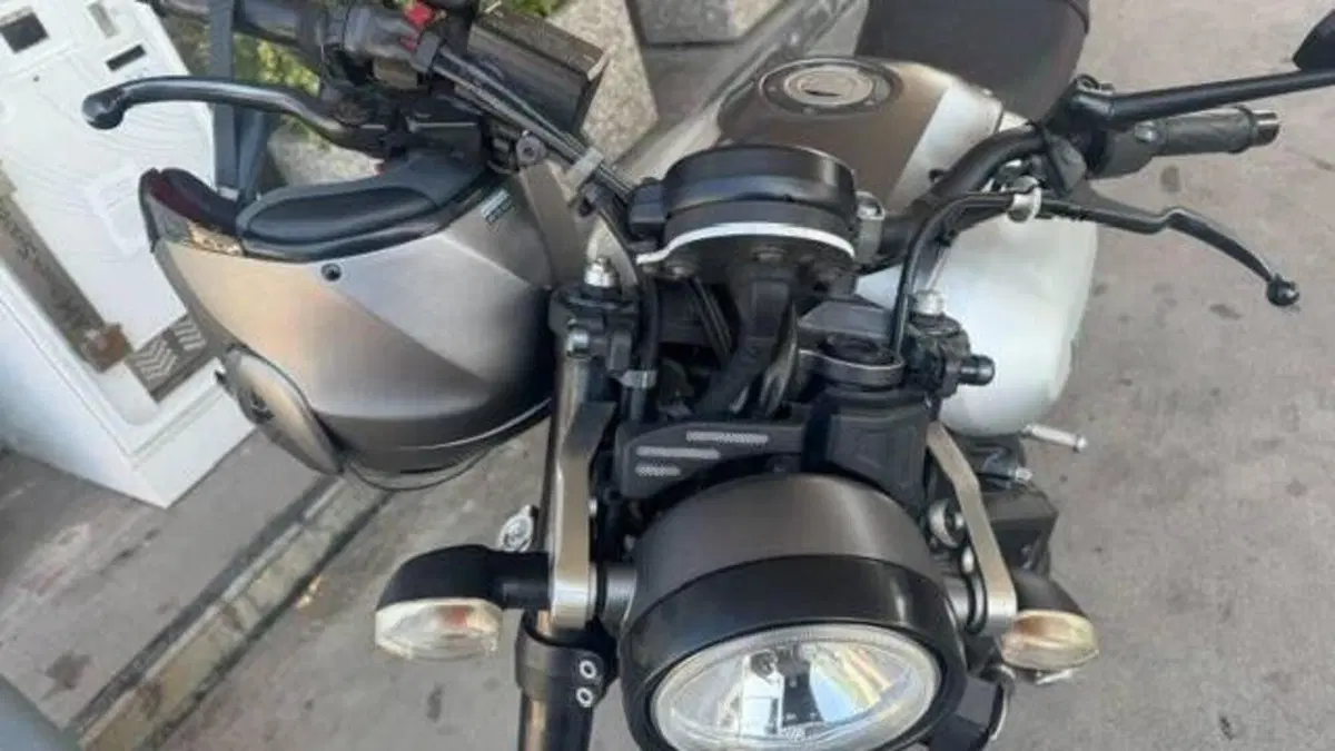 Yamaha XSR 900 ABS (2016 - 20)  (11)