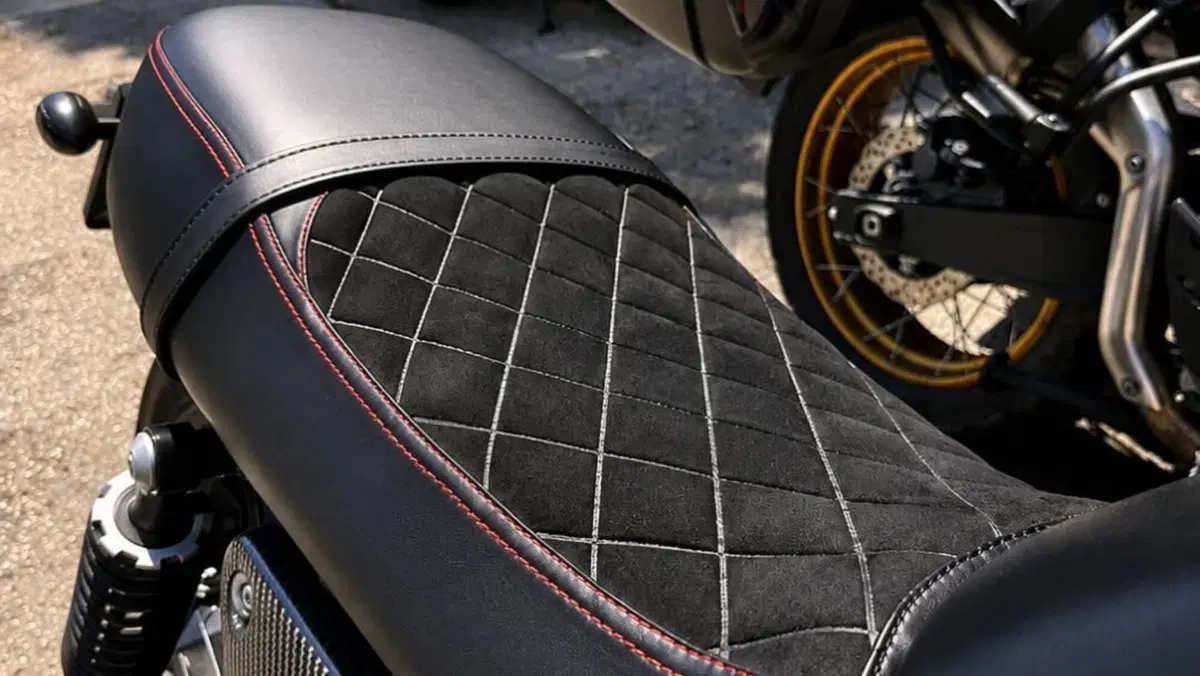 Moto Guzzi V7 III Carbon (2018 - 20) 