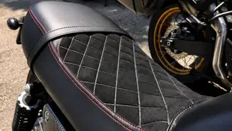 Moto Guzzi V7 III Carbon (2018 - 20) usata