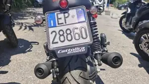 Moto Guzzi V7 III Carbon (2018 - 20)  (3)