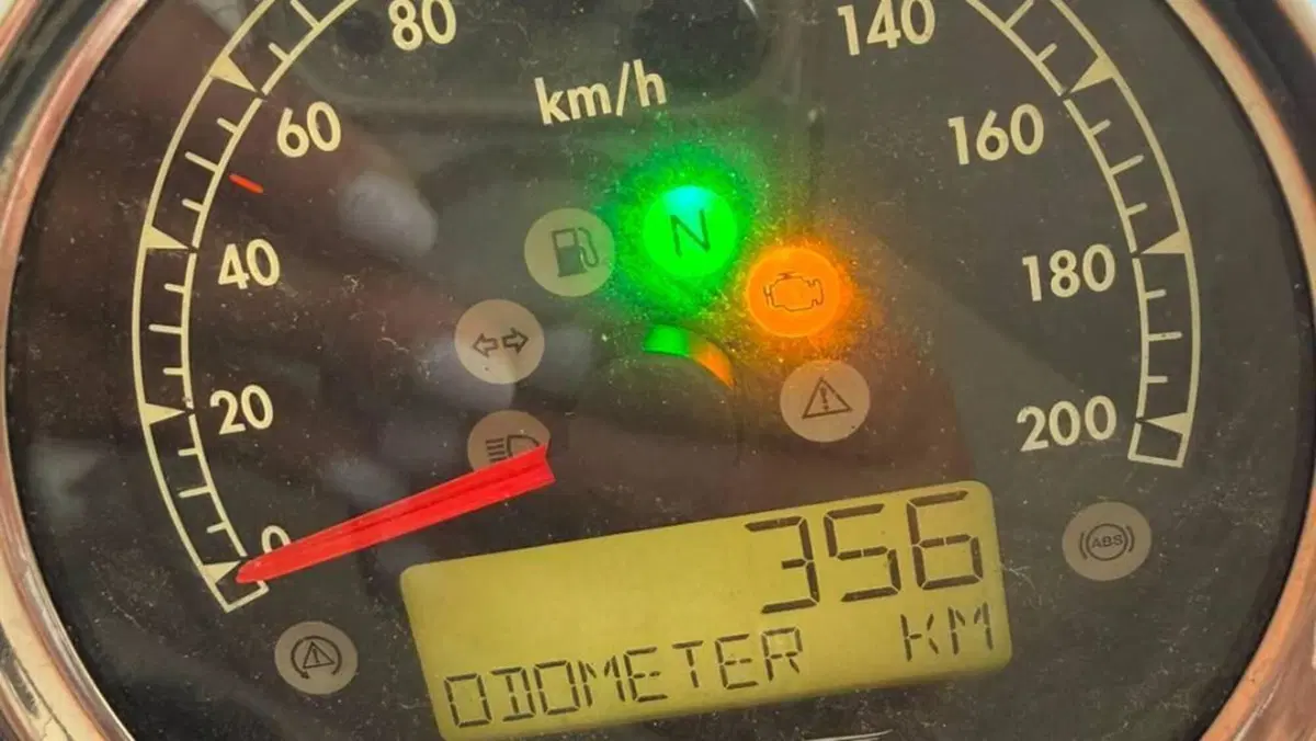 Moto Guzzi V7 III Carbon (2018 - 20)  (5)
