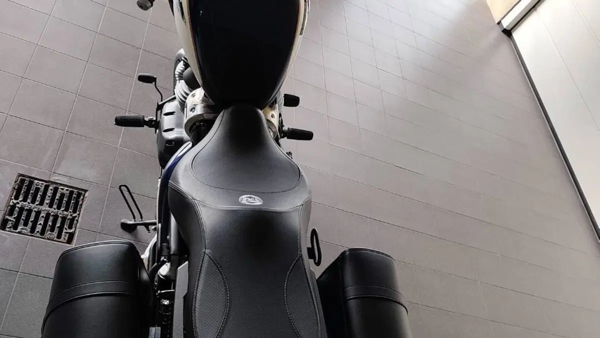 Royal Enfield Super Meteor 650 (2023 - 26)  (3)