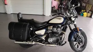 Royal Enfield Super Meteor 650 (2023 - 26)  (2)