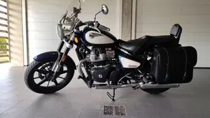 Royal Enfield Super Meteor 650 (2023 - 26)  (8)