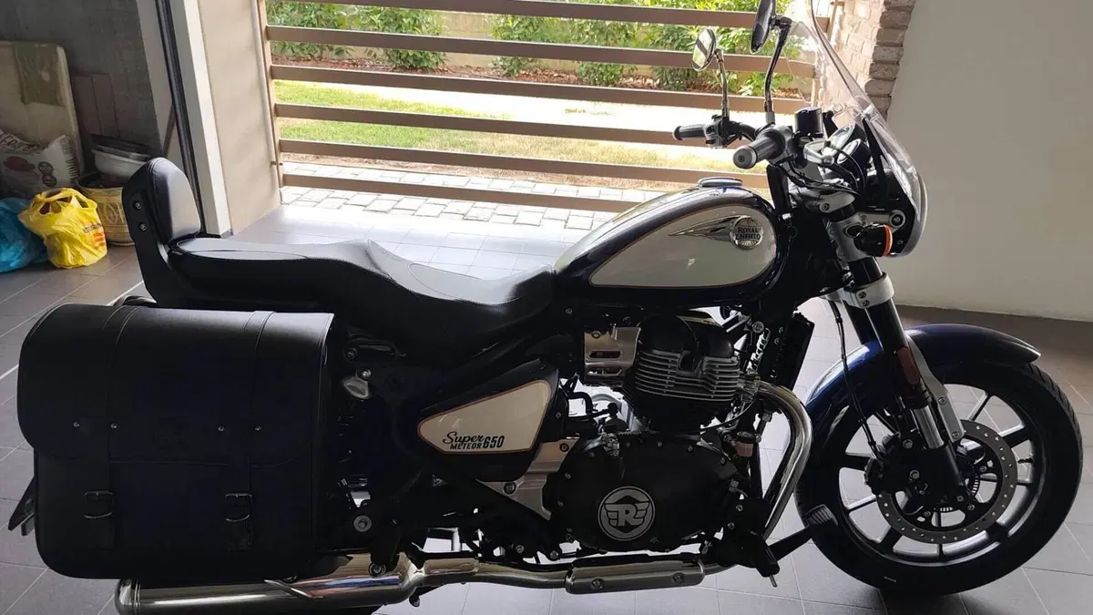 Royal Enfield Super Meteor 650 (2023 - 26)  (9)
