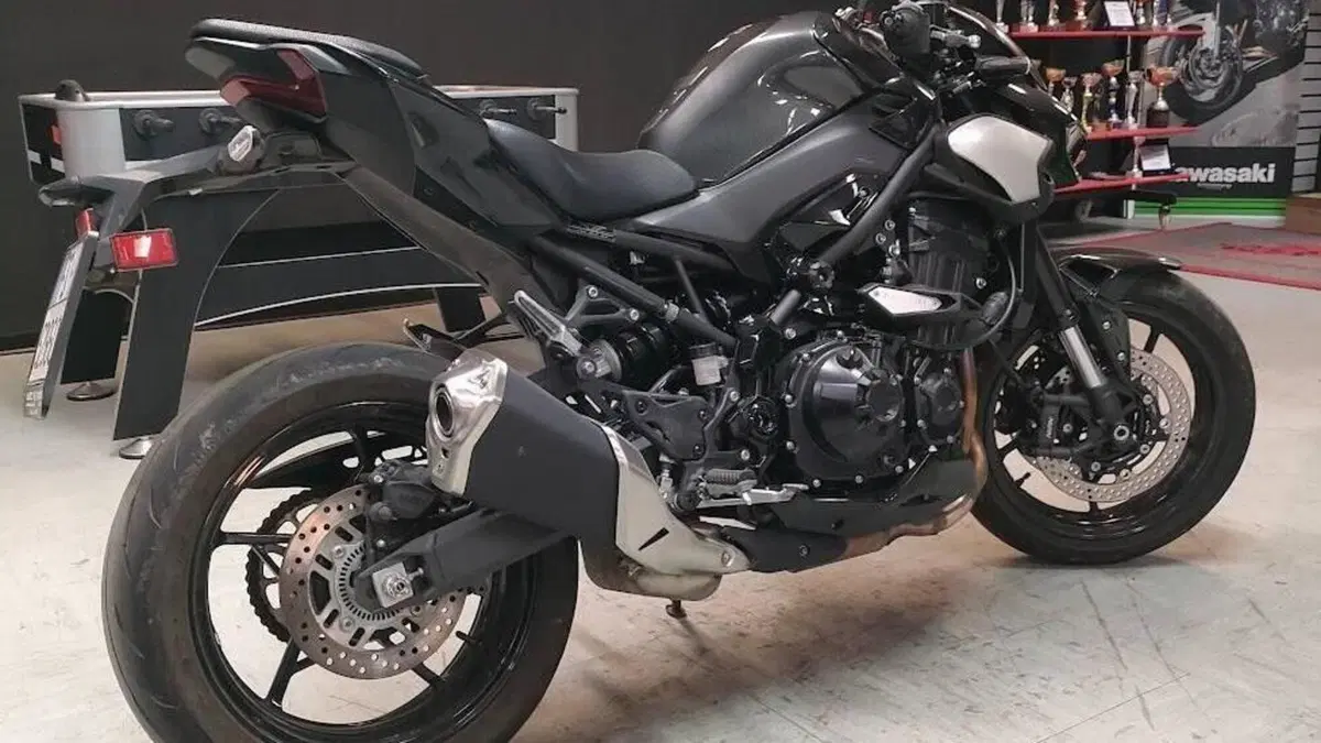 Kawasaki Z 900 (2025 - 26)  (2)
