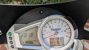 Triumph Speed Triple 1050 (2005 - 11)  (2)