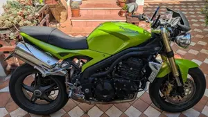 Triumph Speed Triple 1050 (2005 - 11)  (4)
