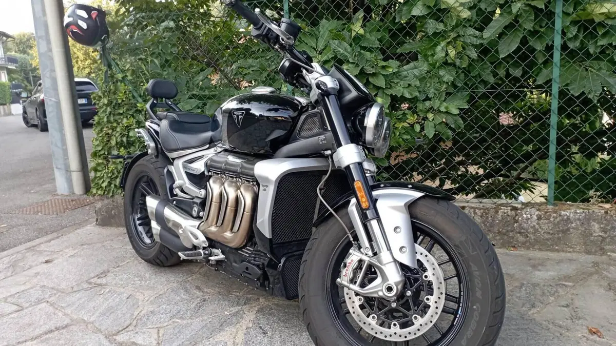 Triumph Rocket 3 R Chrome Edition (2023)  (2)