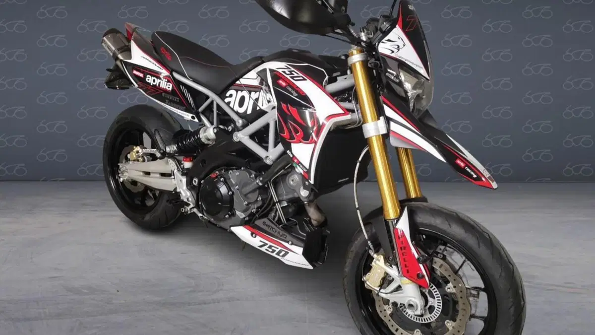 Aprilia Dorsoduro 750 ABS (2009 - 17)  (2)