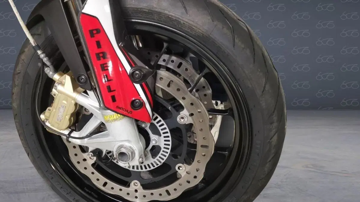 Aprilia Dorsoduro 750 ABS (2009 - 17)  (5)