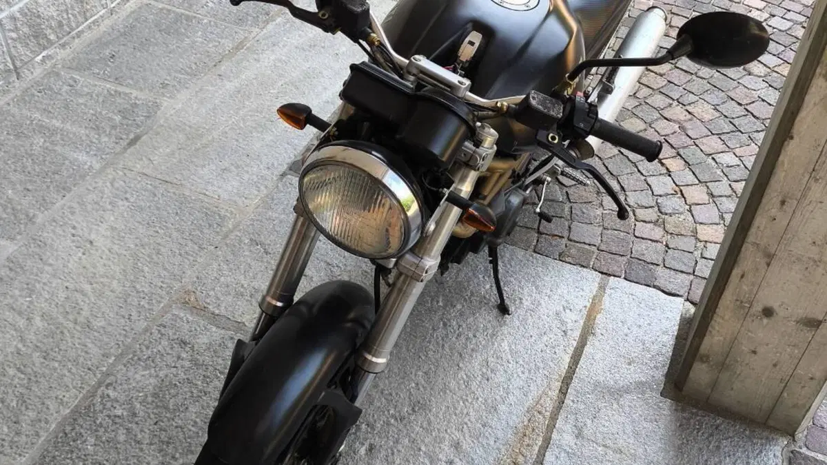 Ducati Monster 600 Dark (1998 - 01)  (2)