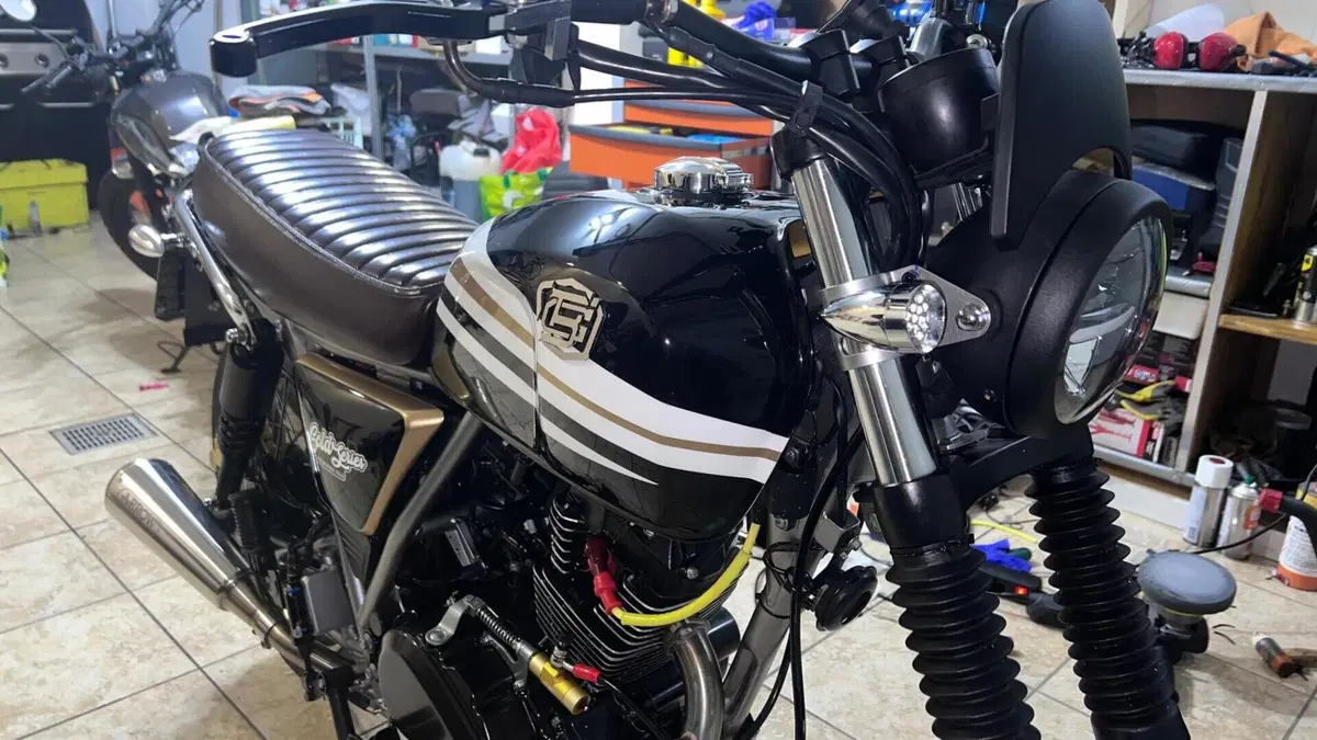 Brixton Motorcycles BX 125 X Scrambler EFI ABS (2019)  (8)