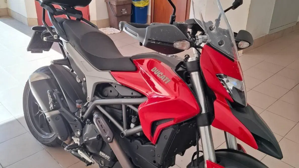 Ducati Hyperstrada 821 (2013 - 15)  (2)