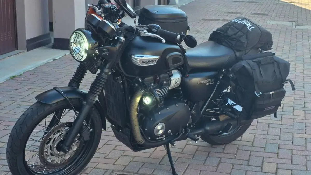 Triumph Bonneville T100 Black (2017 - 20)  (12)