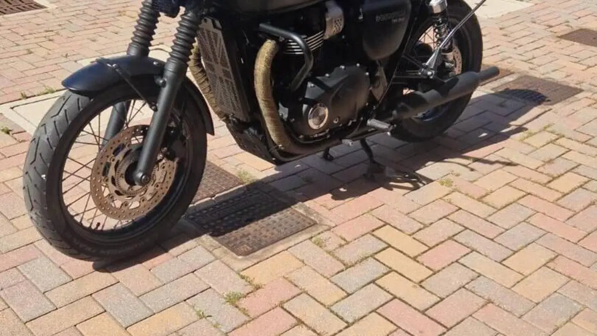 Triumph Bonneville T100 Black (2017 - 20)  (19)