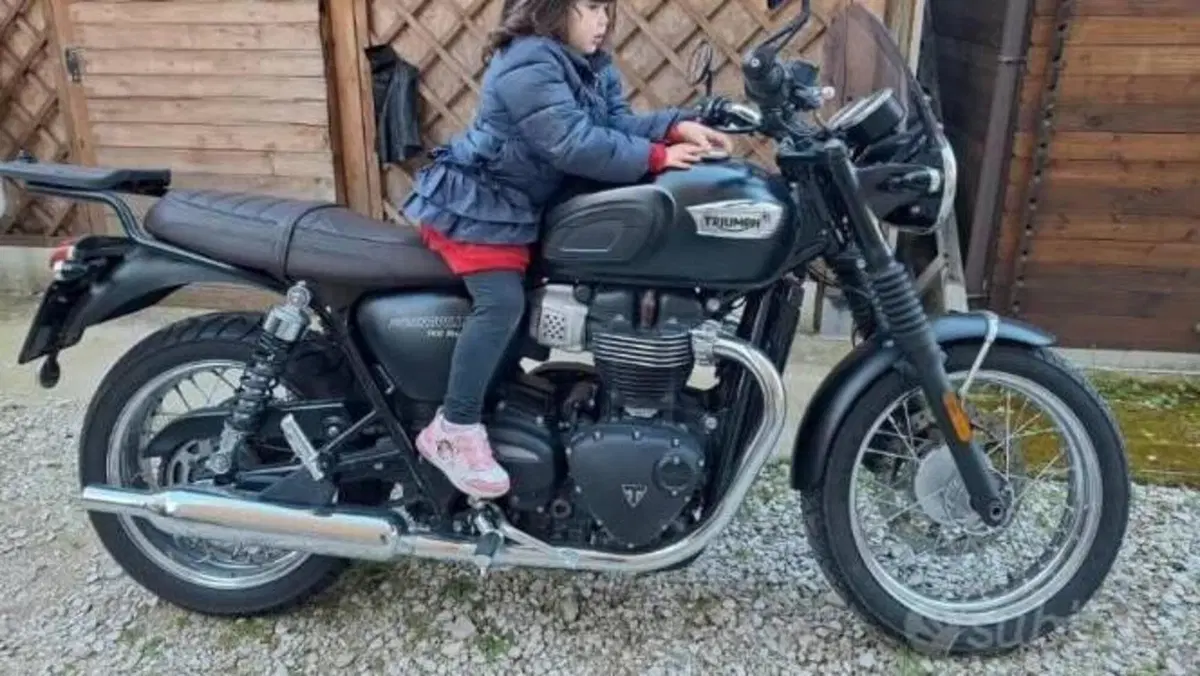 Triumph Bonneville T100 Black (2017 - 20)  (2)
