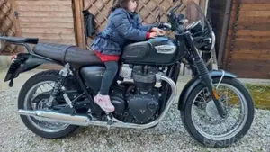Triumph Bonneville T100 Black (2017 - 20)  (2)