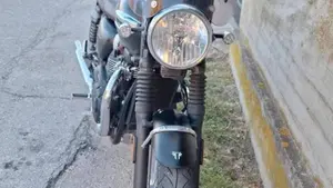 Triumph Bonneville T100 Black (2017 - 20)  (3)