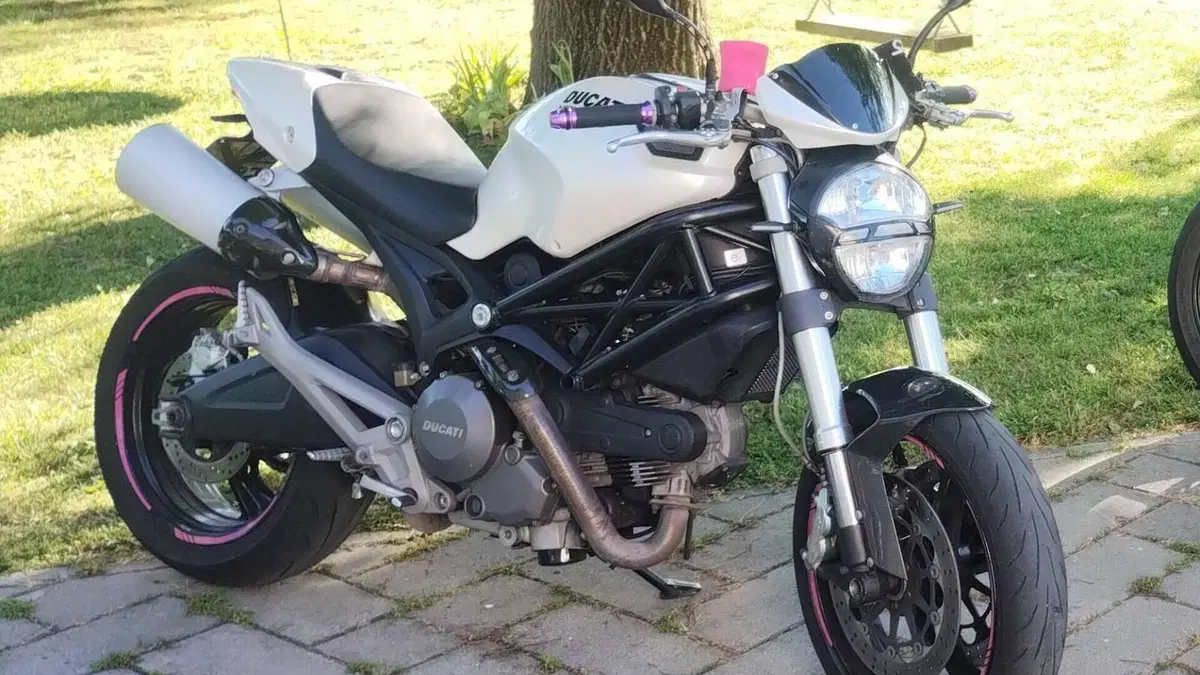 Ducati Monster 696 Plus (2007 - 14)  (2)