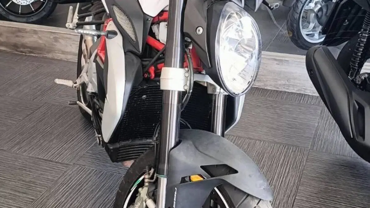 MV Agusta Brutale 800 EAS ABS (2016 - 19)  (2)