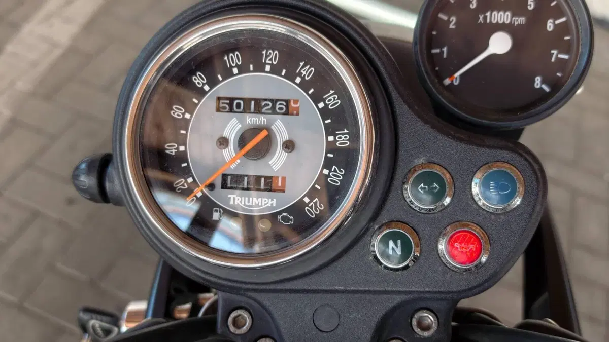 Triumph Bonneville SE (2009 - 13)  (4)