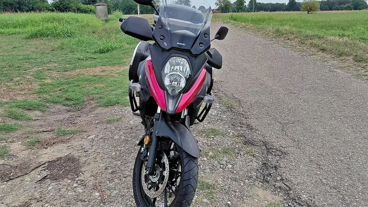 Suzuki V-Strom 650 (2021 - 25)  (2)
