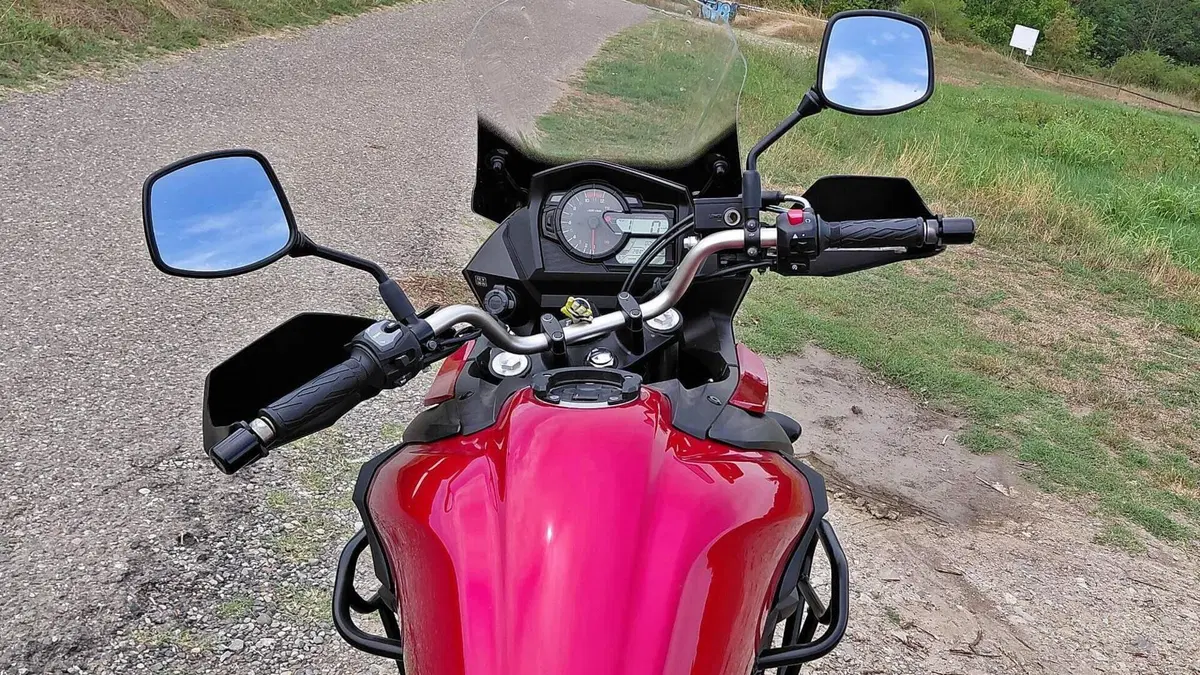 Suzuki V-Strom 650 (2021 - 25)  (6)