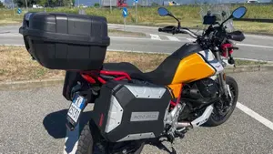 Moto Guzzi V85 TT Evocative Graphics (2021 - 23)  (3)