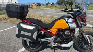 Moto Guzzi V85 TT Evocative Graphics (2021 - 23) 