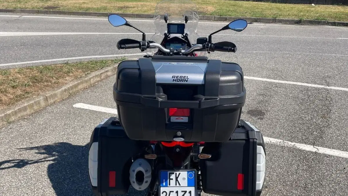 Moto Guzzi V85 TT Evocative Graphics (2021 - 23)  (4)