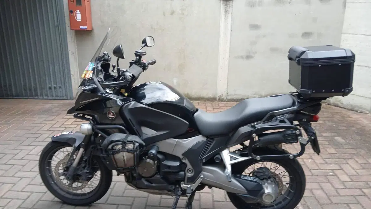 Honda VFR 1200 F DCT ABS (2010 - 16)  (2)