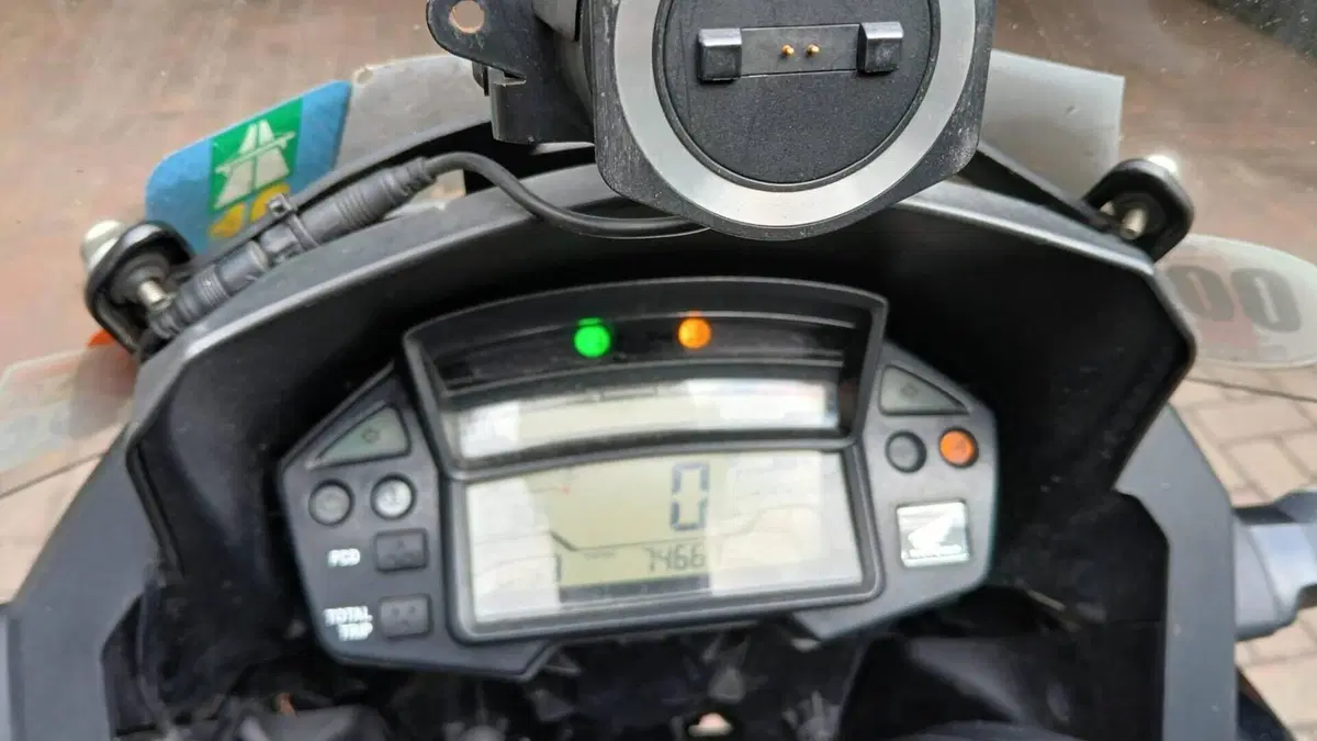Honda VFR 1200 F DCT ABS (2010 - 16)  (6)