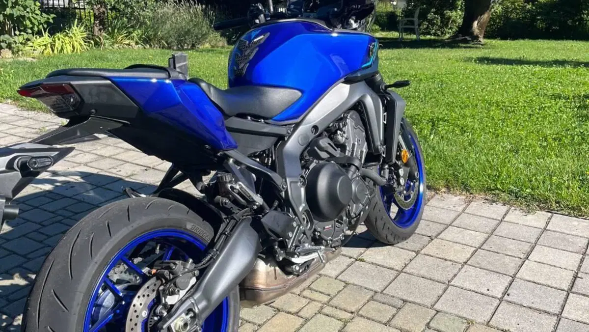 Yamaha MT-09 Y-AMT (2024 - 26)  (2)