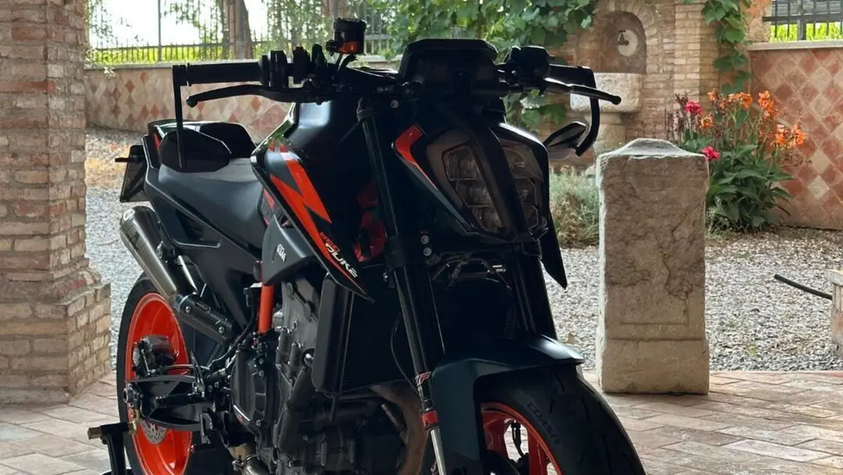 KTM 890 Duke R (2022 - 23)  (2)