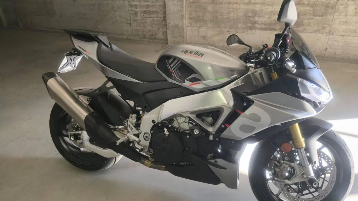 Aprilia Tuono V4 (2021 - 24) 