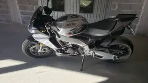 Aprilia Tuono V4 (2021 - 24)  (3)