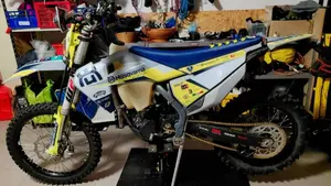 Husqvarna FE 250 (2022)  (2)