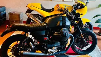 Moto Guzzi V7 III Stone Night Pack (2019 - 20)