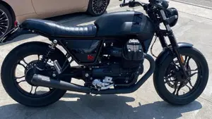 Moto Guzzi V7 III Stone Night Pack (2019 - 20)  (2)
